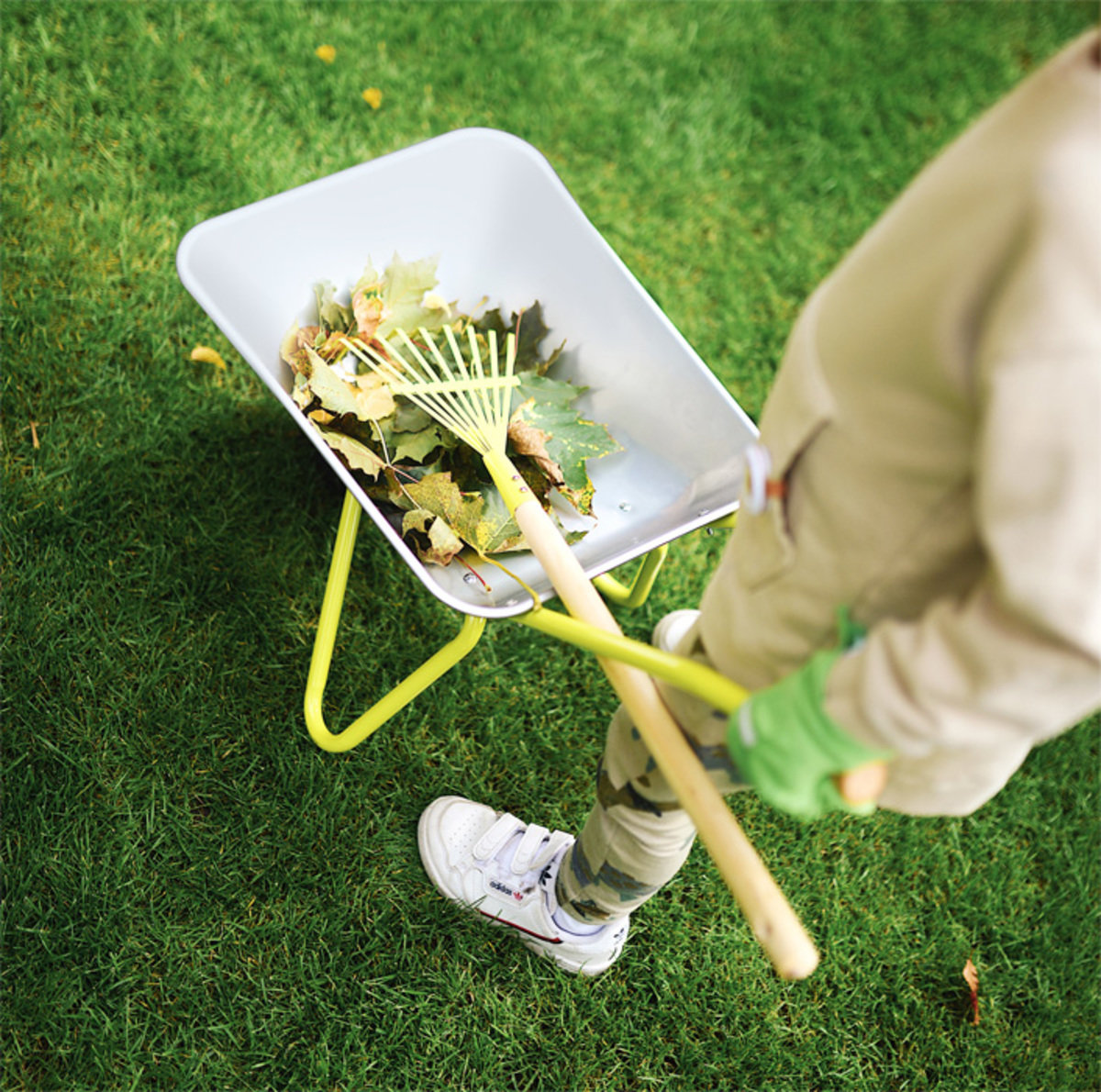 Kit di giocattoli da giardino Montessori con carriola e kit di attrezzi