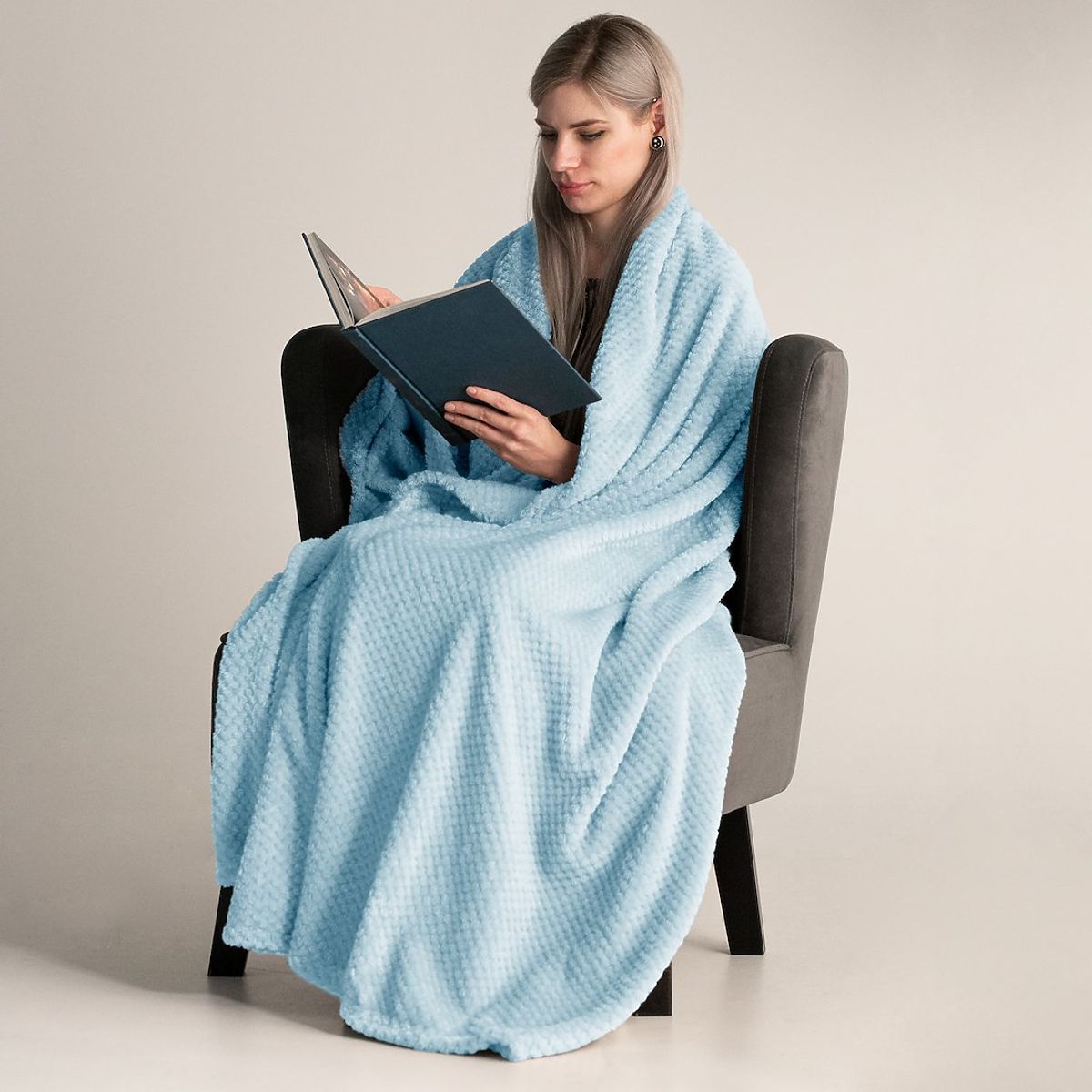 Coperta HENRY colore blu con goffratura jacquard stile moderno 170x210