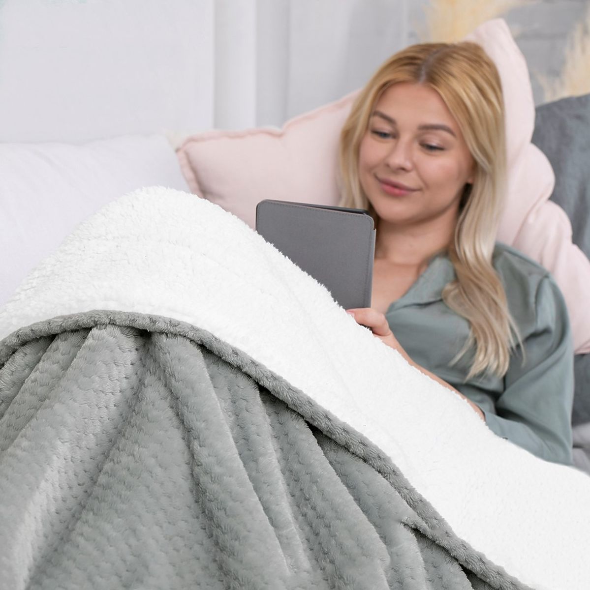 Coperta SHLEEPY colore grigio con motivo jacquard stile classico 220x240