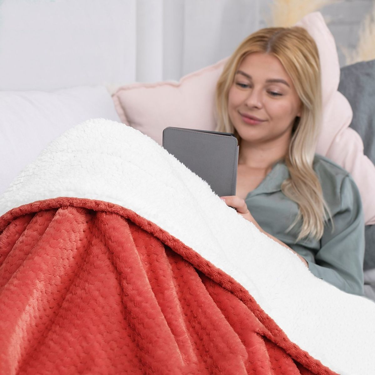 Coperta SHLEEPY colore rosso jacquard goffrato stile classico 130x180
