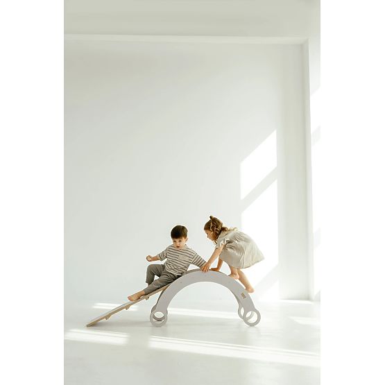 Altalena in legno Montessori con scivolo/parete da arrampicata M - bianca