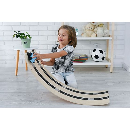 Balance board in legno con macchinina e strada