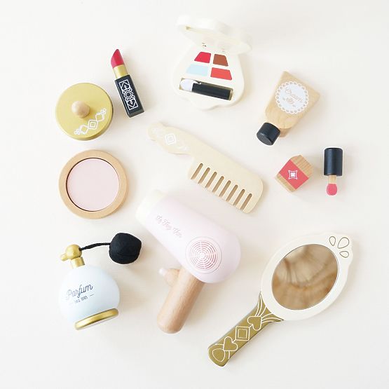 Borsa cosmetica con accessori in legno