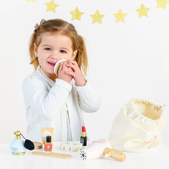 Borsa cosmetica con accessori in legno