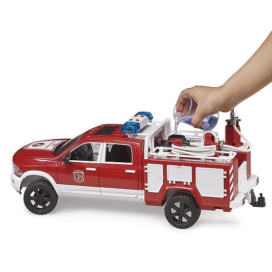 Bruder RAM 2500 Camion dei Pompieri con Faro Luminoso e Sonoro