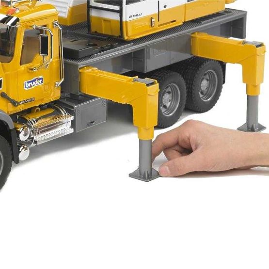 Camion Bruder MACK Granite gru LIEBHERR