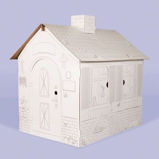 Casa in cartone per bambini con camino