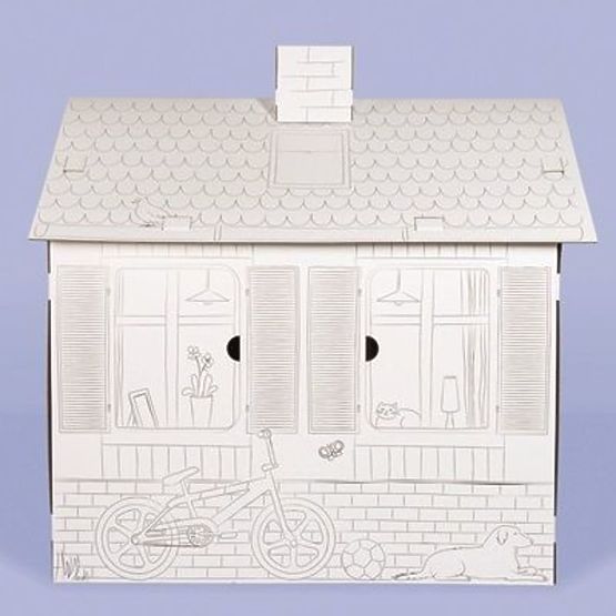 Casa in cartone per bambini con camino