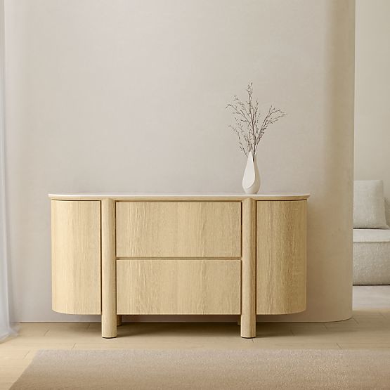 Credenza a due ante con cassetti Segretto, arrotondata, rovere naturale, travertino