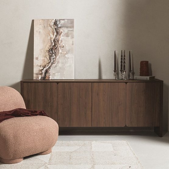 Credenza a quattro ante Moku noce villa, superfici frontali arrotondate