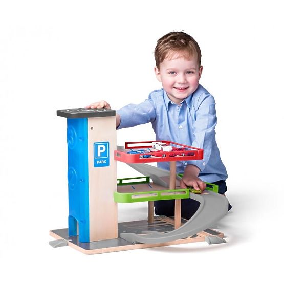 Garage con ascensore e accessori