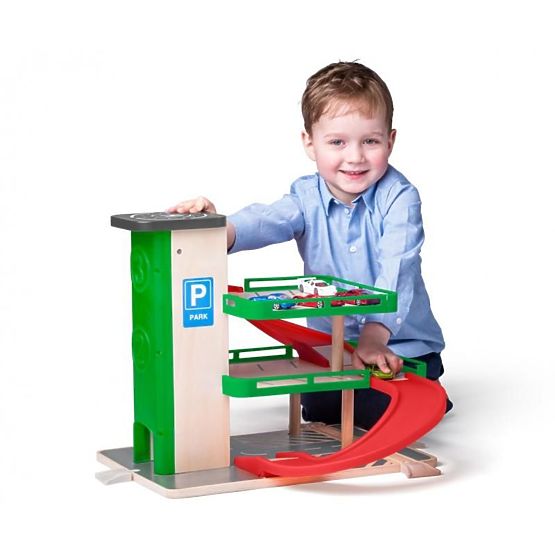 Garage in legno con auto