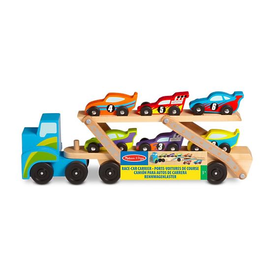 Grande camion con auto da corsa