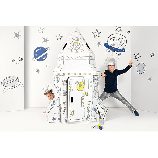 Grande razzo spaziale di cartone