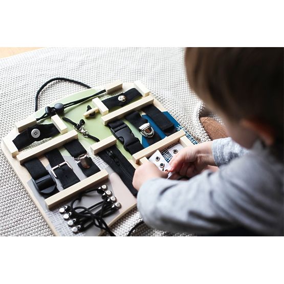 Lavagna educativa con fibbie, clip e lacci