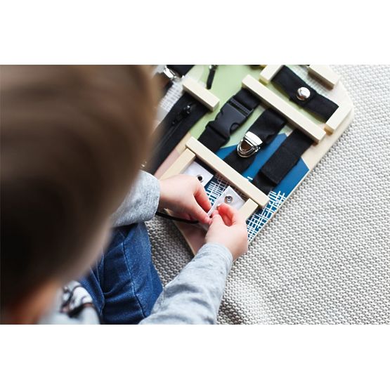 Lavagna educativa con fibbie, clip e lacci