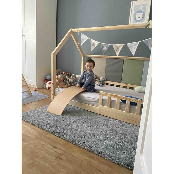 Letto per bambini a forma di casetta con barriera di sicurezza Tea - naturale