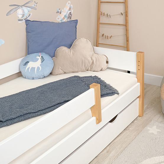 Letto per bambini in legno Scandie con barriera - bianco