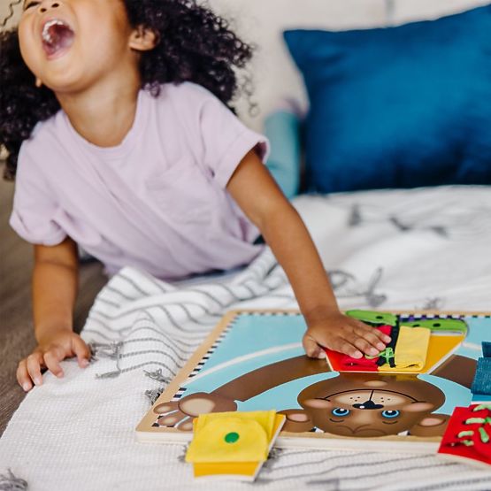 Melissa and Doug - Tavola motoria Vesti l'orsetto