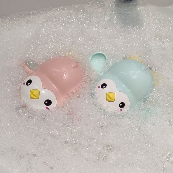 Pinguini a carica per il bagno