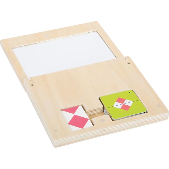 Puzzle simmetrico con specchio