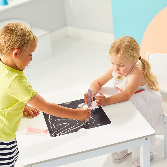 Tavolino per bambini Crafty 2 in 1 + 2 sedie