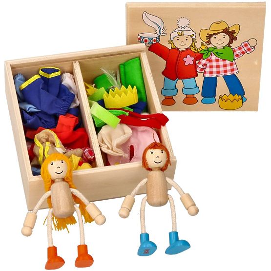 Vestire bambole di legno