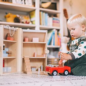 Bigjigs Toys Casa delle bambole pieghevole con accessori, Bigjigs Toys