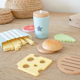 Cibo in legno - taglio - set da pasto con patatine fritte