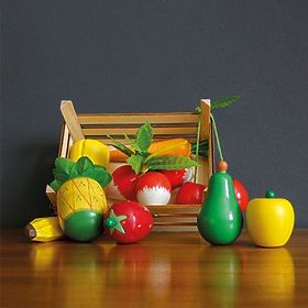 Frutta e verdura in legno nella cassetta