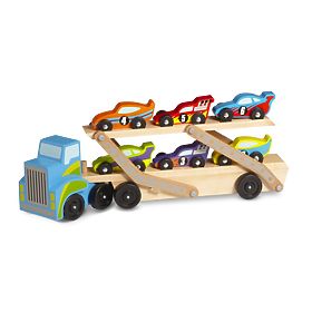 Grande camion con auto da corsa